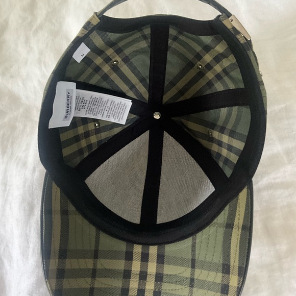Burberry baseball cap/Green/Like new - Picture 2 of 2